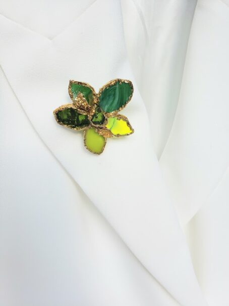 GRIZZY - broche en vitrail vert